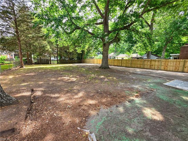 218 Pine Grove AVE, Hampton, VA 23669