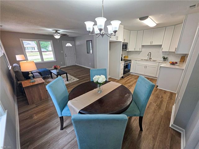 218 Pine Grove AVE, Hampton, VA 23669