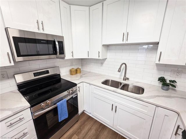 218 Pine Grove AVE, Hampton, VA 23669
