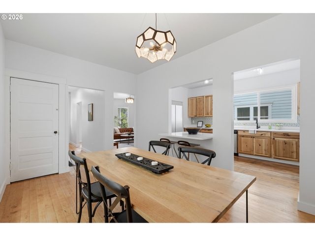 546 Ne STANTON St, Portland, OR 97212