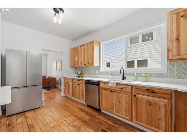 546 Ne STANTON St, Portland, OR 97212