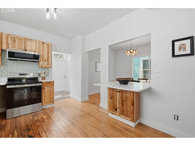 546 Ne STANTON St, Portland, OR 97212
