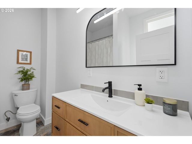 546 Ne STANTON St, Portland, OR 97212
