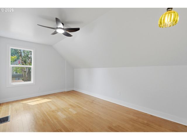 546 Ne STANTON St, Portland, OR 97212