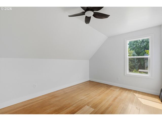 546 Ne STANTON St, Portland, OR 97212