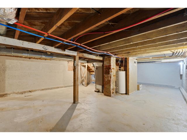 546 Ne STANTON St, Portland, OR 97212