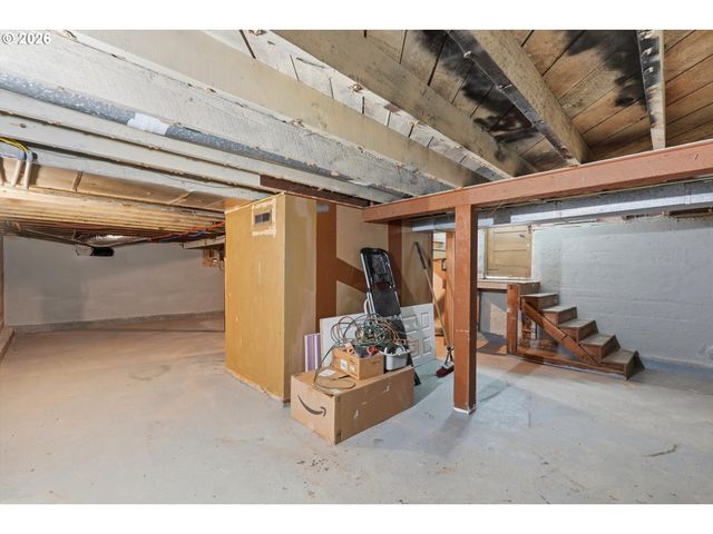 546 Ne STANTON St, Portland, OR 97212