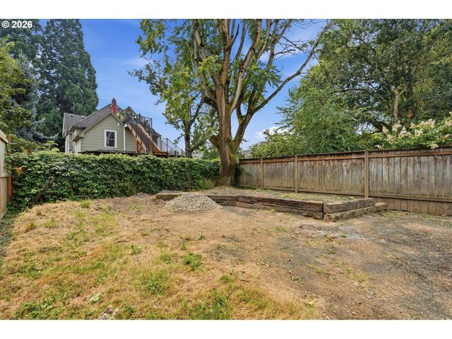 546 Ne STANTON St, Portland, OR 97212