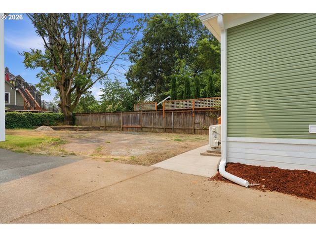 546 Ne STANTON St, Portland, OR 97212