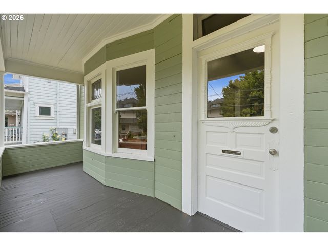 546 Ne STANTON St, Portland, OR 97212