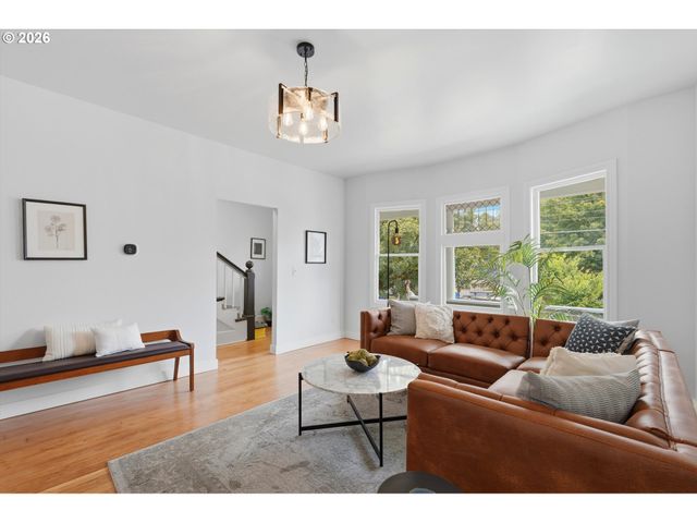 546 Ne STANTON St, Portland, OR 97212