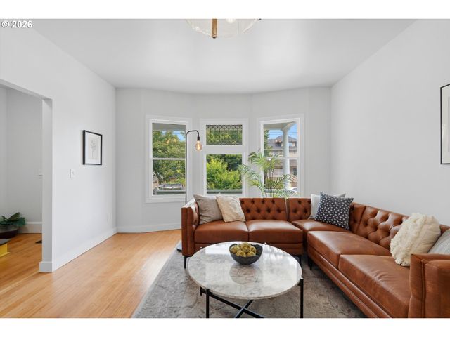 546 Ne STANTON St, Portland, OR 97212