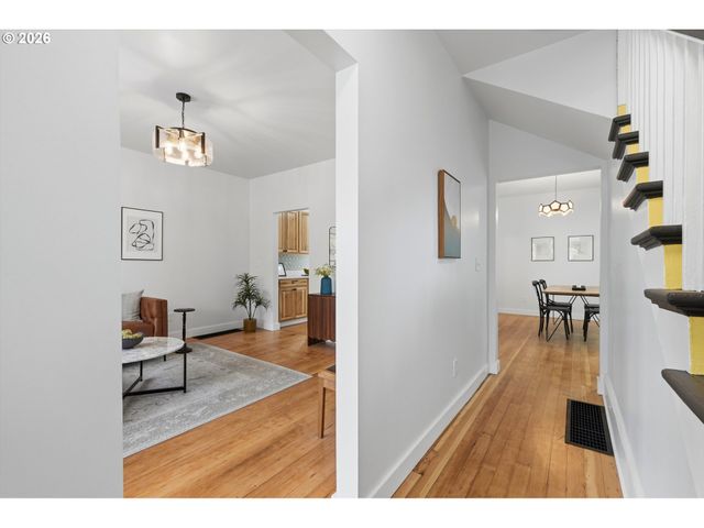 546 Ne STANTON St, Portland, OR 97212