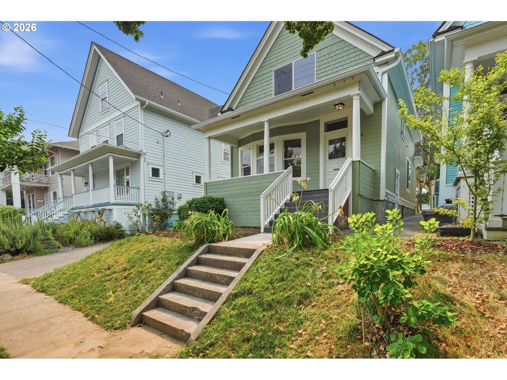 546 Ne STANTON St, Portland, OR 97212
