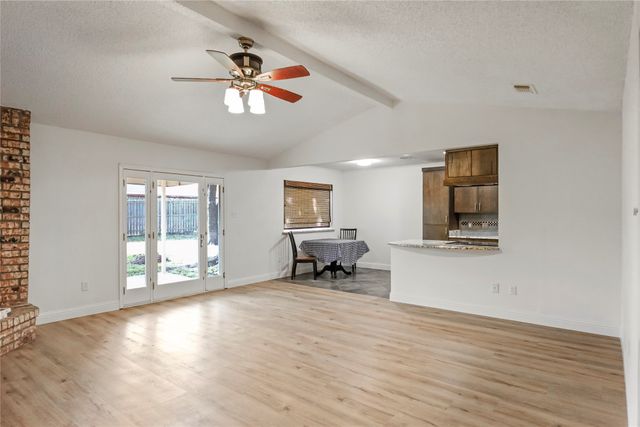 10129 Buffalo Grove Road, Fort Worth, TX 76108