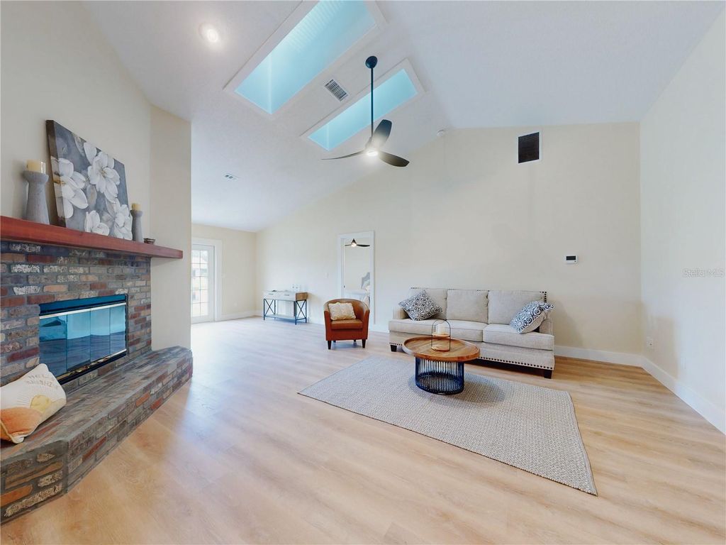Image 5 of property listing at 804 SOFT PINE COURT, New Smyrna Beach, FL 32168