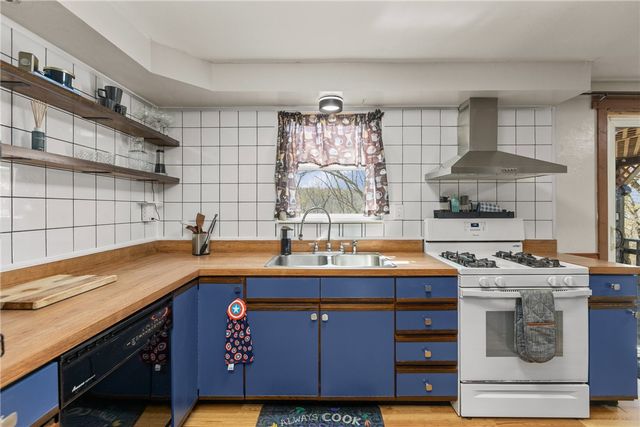 243 Grandview Blvd, Twp Of But Se, PA 16001