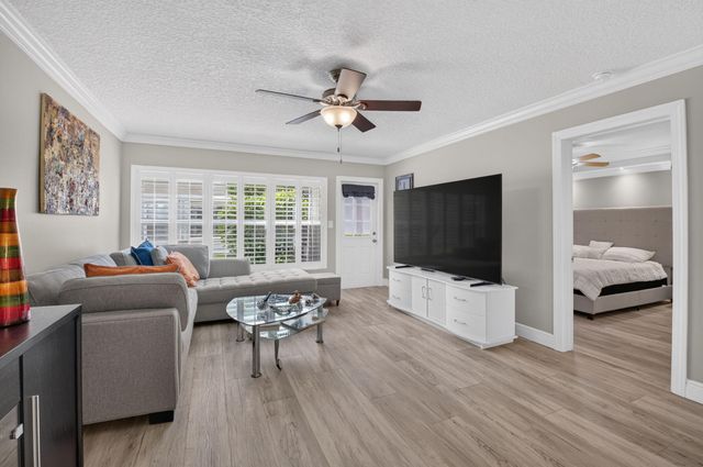 18940 Stewart Circle 5, Boca Raton, FL 33496