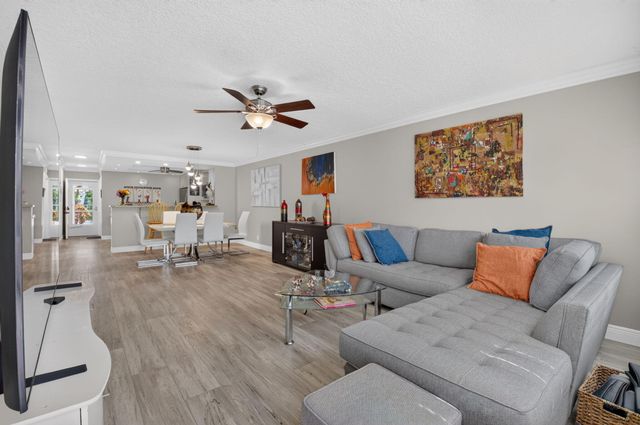 18940 Stewart Circle 5, Boca Raton, FL 33496