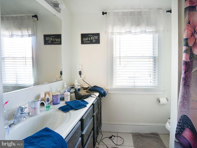 216 BLOOMINGDALE AVE, Wayne, PA 19087