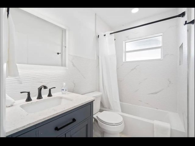 5040 NE 22ND Avenue, Lighthouse Point, FL 33064
