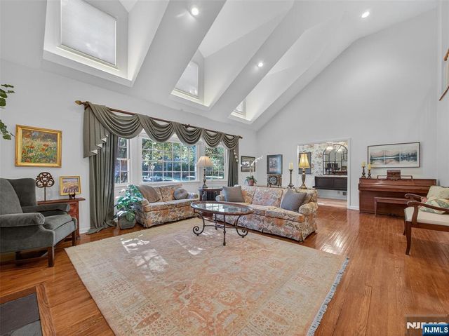 212 Arbor Road, Franklin Lakes, NJ 07417