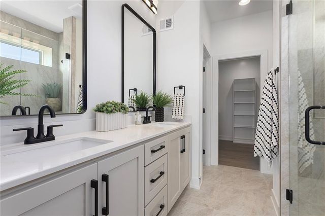 9736 N Montclair Avenue, Kansas City, MO 64153