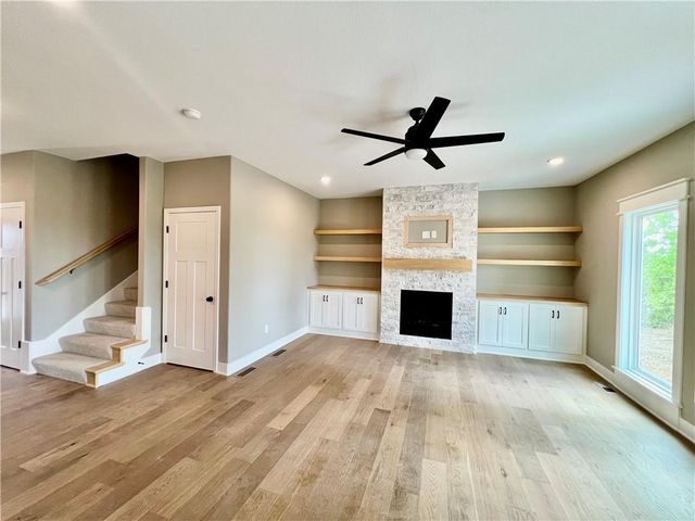 1972 Longview Drive, Liberty, MO 64068