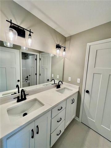 1972 Longview Drive, Liberty, MO 64068