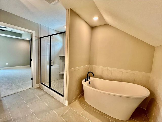 1972 Longview Drive, Liberty, MO 64068