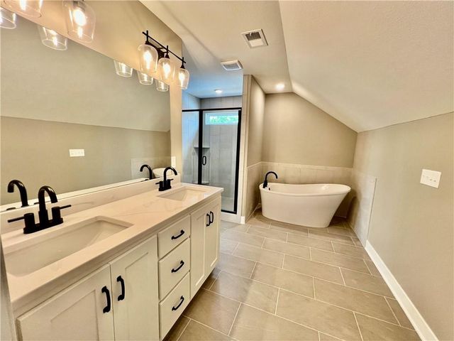 1972 Longview Drive, Liberty, MO 64068