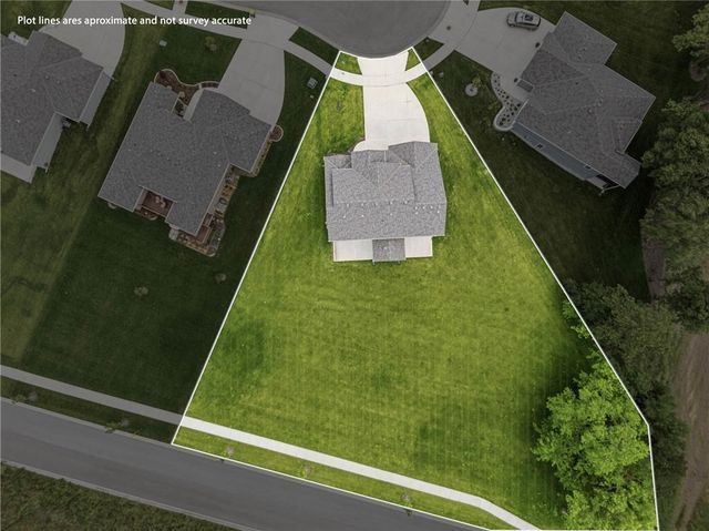 1972 Longview Drive, Liberty, MO 64068