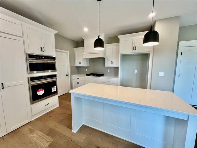 1972 Longview Drive, Liberty, MO 64068