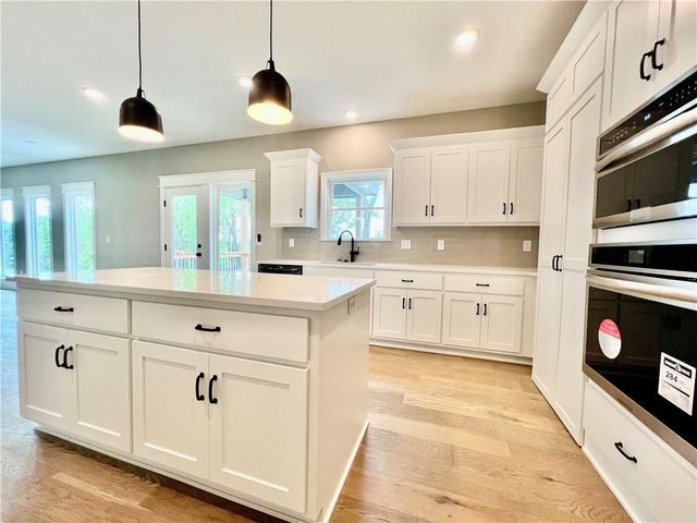 1972 Longview Drive, Liberty, MO 64068