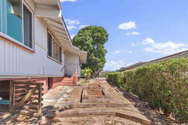 1277 Nanakai Street, Pearl City, HI 96782