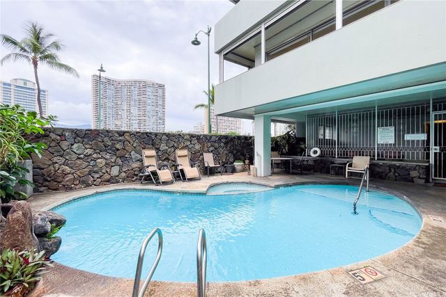2015 Ala Wai Boulevard 2C, Honolulu, HI 96815