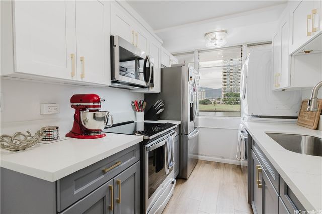 2015 Ala Wai Boulevard 2C, Honolulu, HI 96815