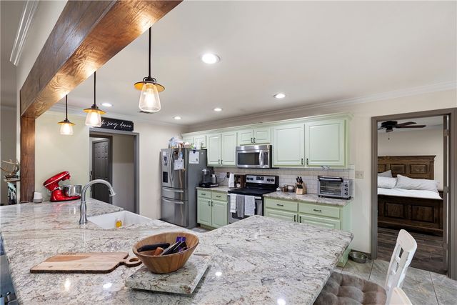 908 Deerfield Court, Russellville, AR 72801
