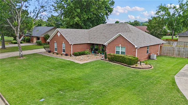 908 Deerfield Court, Russellville, AR 72801