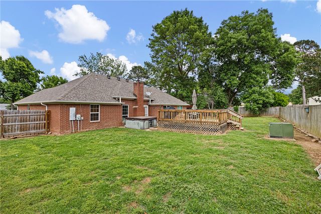 908 Deerfield Court, Russellville, AR 72801