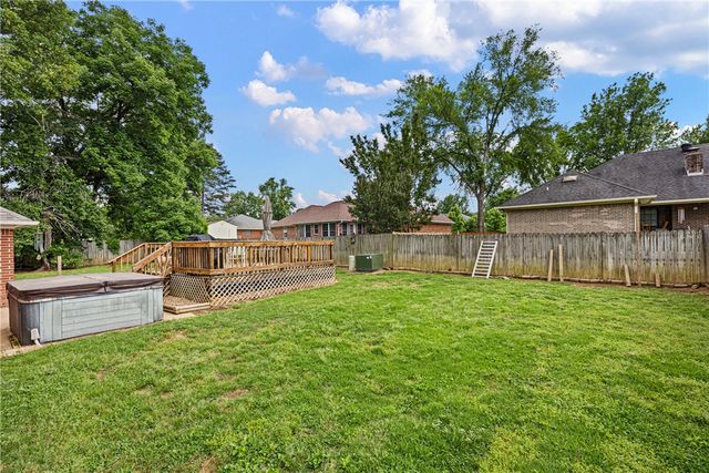 908 Deerfield Court, Russellville, AR 72801