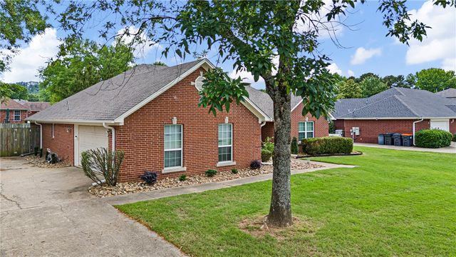 908 Deerfield Court, Russellville, AR 72801
