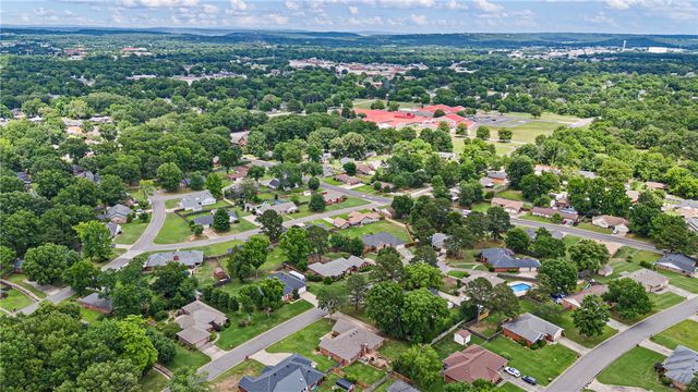 908 Deerfield Court, Russellville, AR 72801