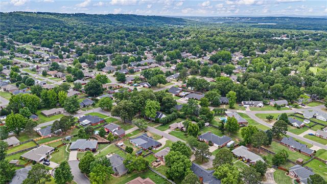 908 Deerfield Court, Russellville, AR 72801