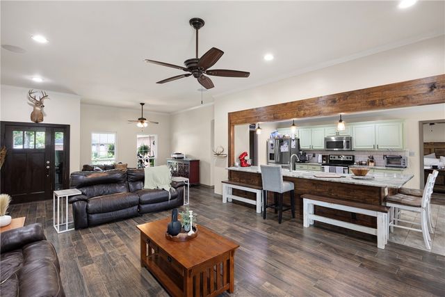 908 Deerfield Court, Russellville, AR 72801