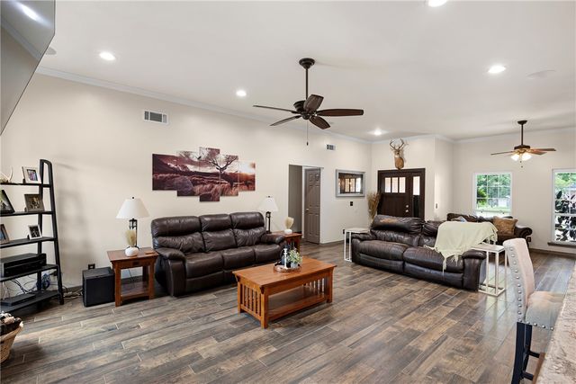 908 Deerfield Court, Russellville, AR 72801
