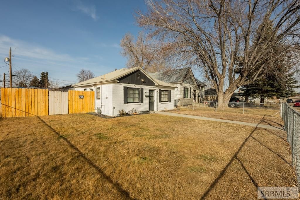 Image 2 of property listing at 1055 Cassia, Idaho Falls, ID 83402