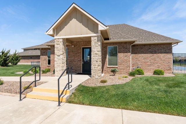 810 N Thornton Ct, Wichita, KS 67235