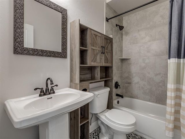 2817 Bens Circle, Yukon, OK 73099