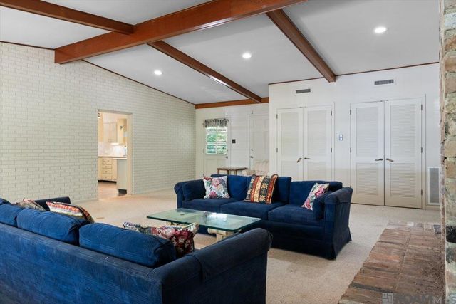 5716 College Dr, Baton Rouge, LA 70806